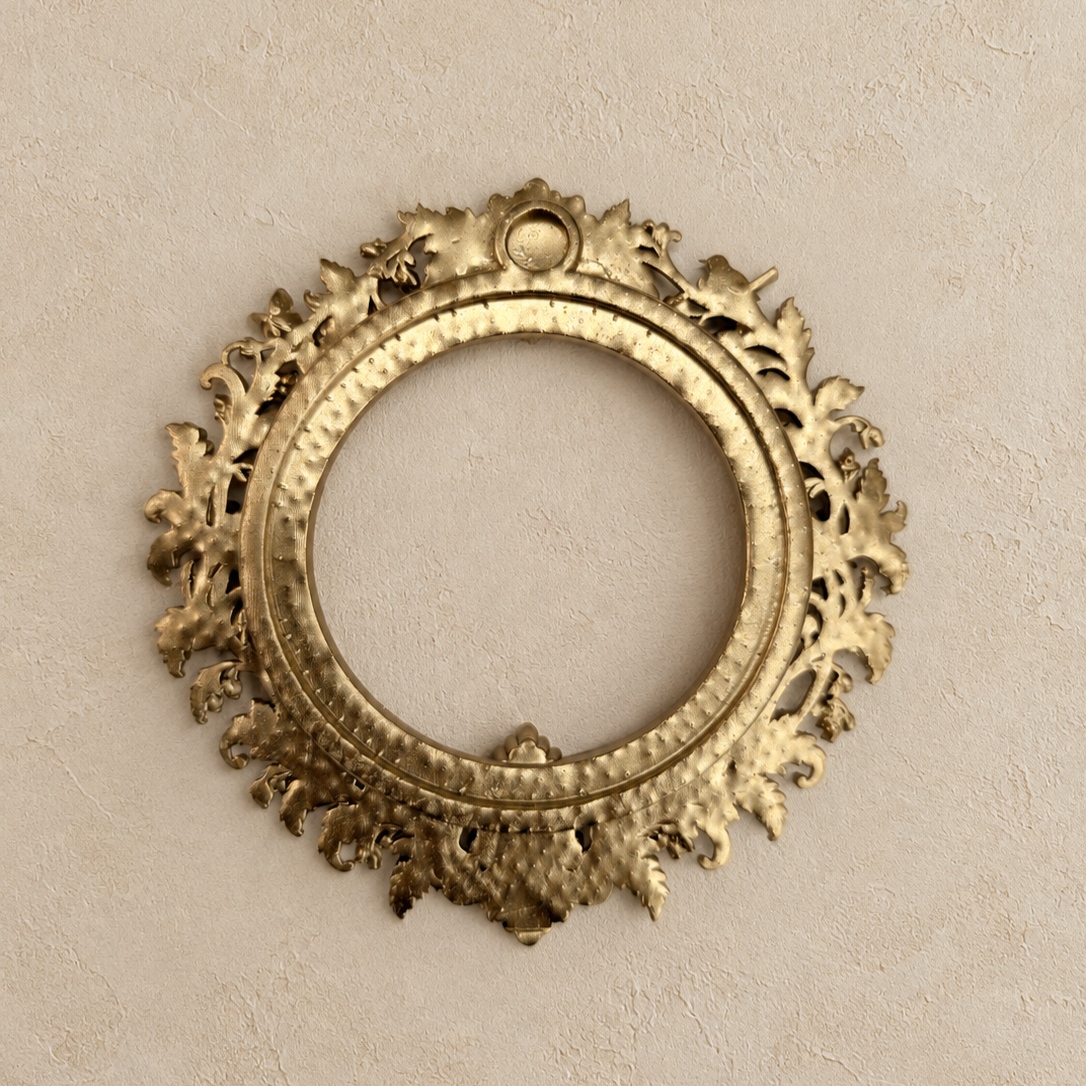 Back of the round baroque frame showing the built-in hanger