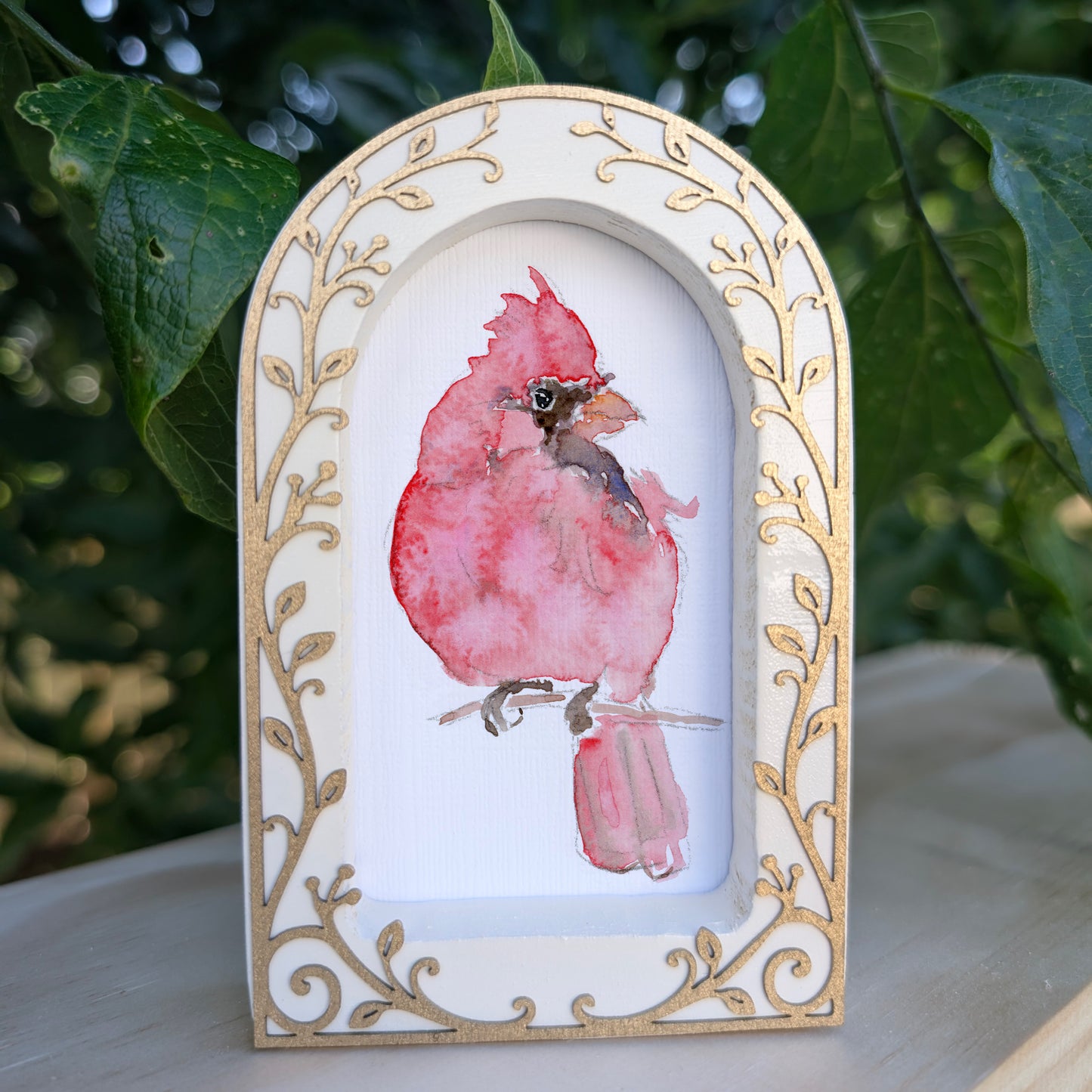 Red Cardinal Loose - Ornate Arch Frame