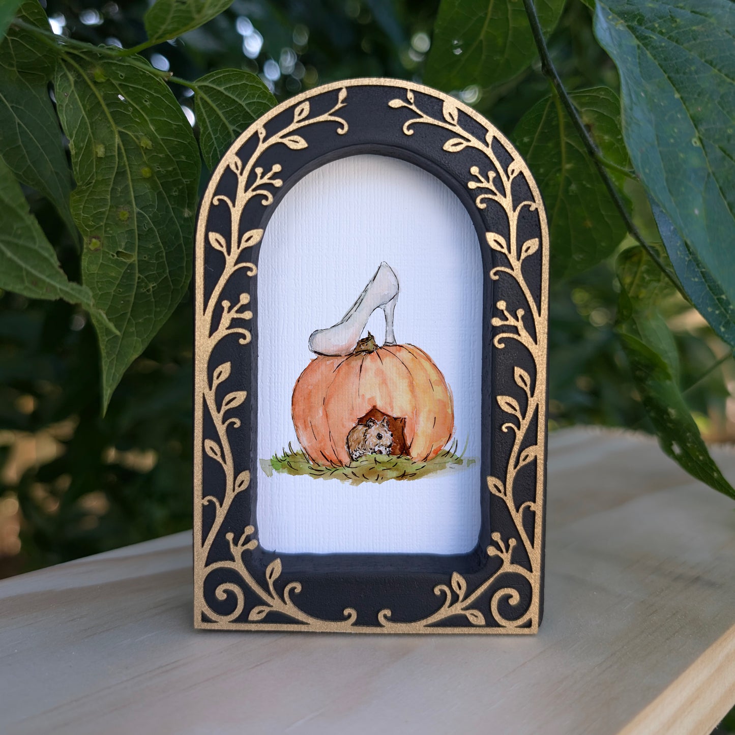 Pumpkin Mouse Shoe - Ornate Arch Frame